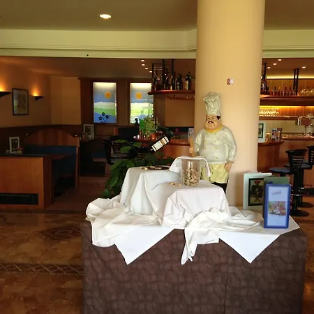 Ambassador Hotel 3*